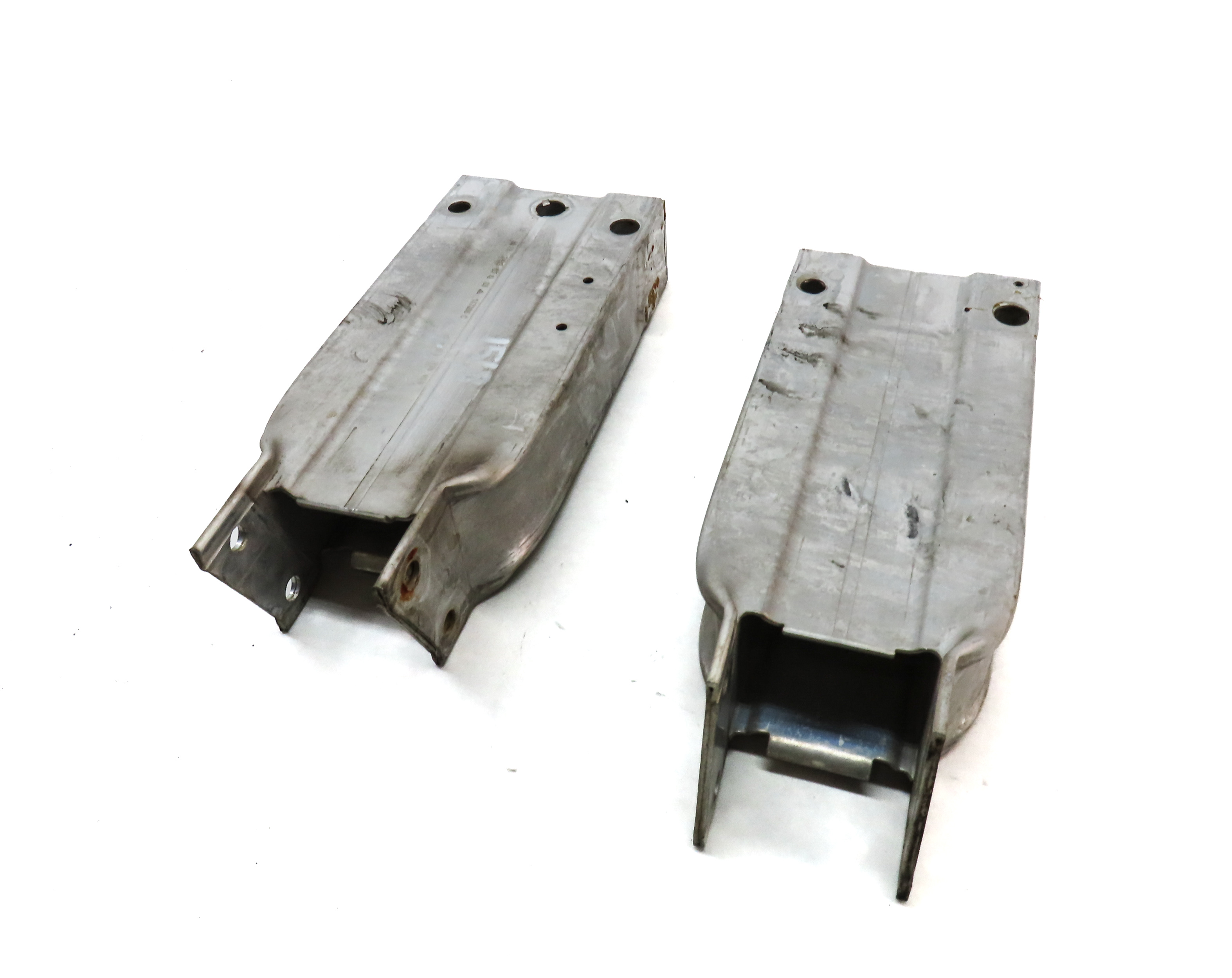 10-18 MERCEDES E300 E350 E400 E550 CLS550 FRONT LEFT/RIGHT BUMPER BRACKET SET/2 — exact item pictured